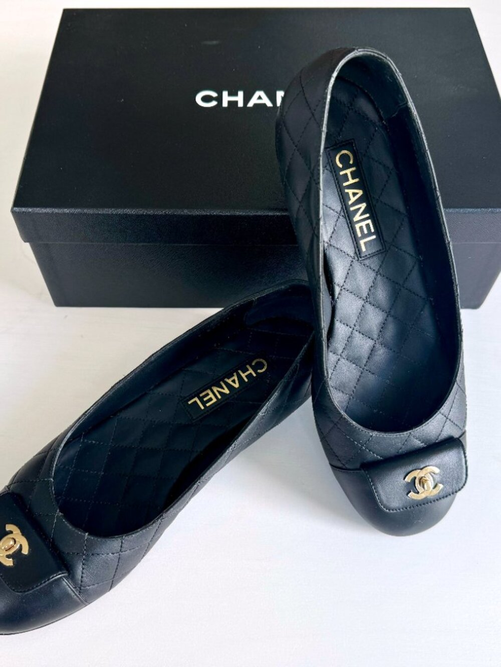 CHANEL Black Quilted Ballet Flats CC Logo Size 39
